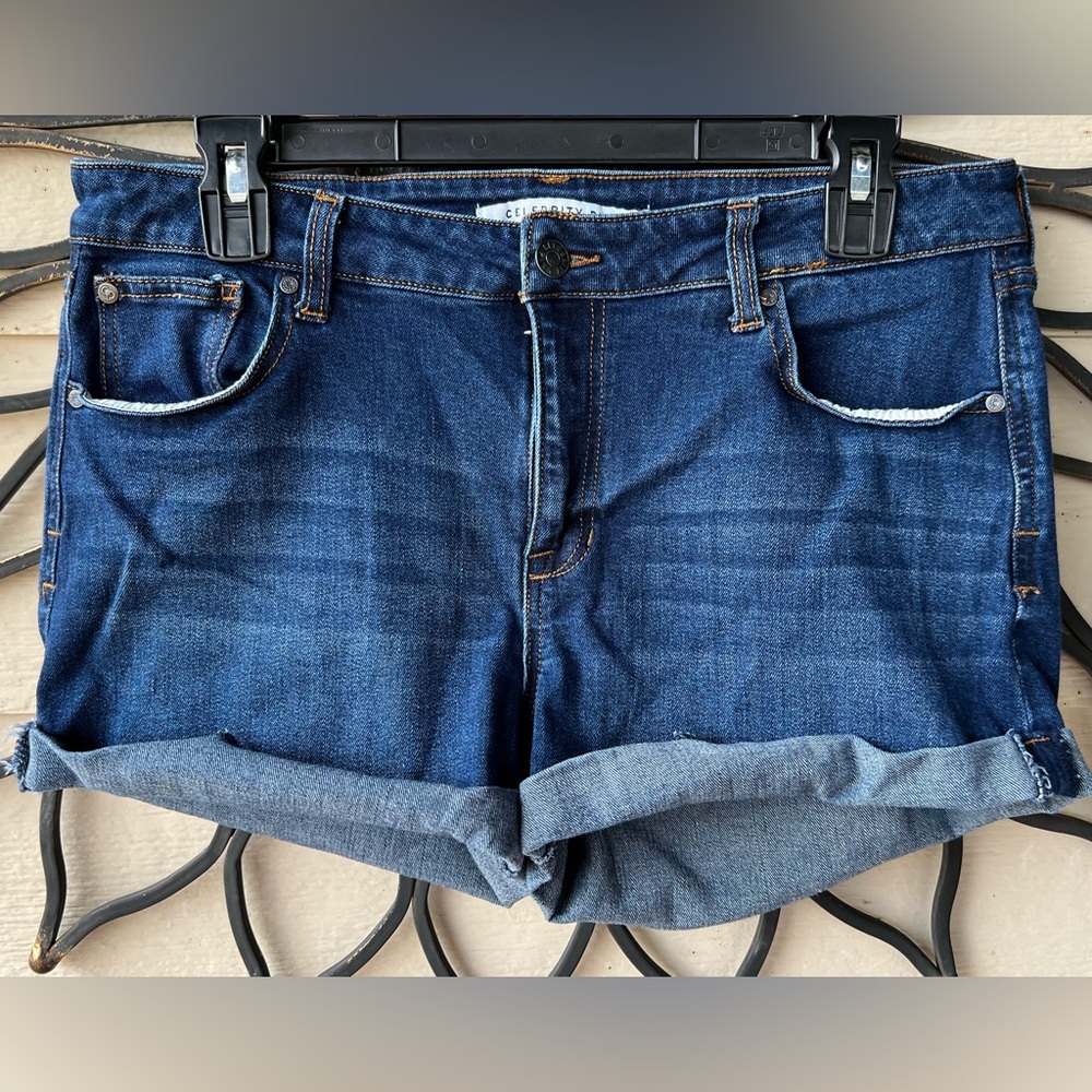 Celebrity Pink, 11/30 rolled shorts